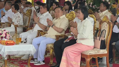 "บิ๊กป้อม" สวมรองเท้า "สนีกเกอร์" เป็นประธานพิธียกช่อฟ้า วัดโพสพผลเจริญ