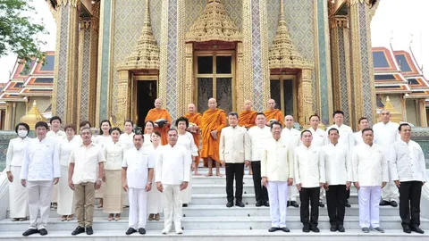 ปลัดมหาดไทย นำประชาชนร่วมทำบุญตักบาตร ถวายเป็นพุทธบูชา วันอาสาฬหบูชา