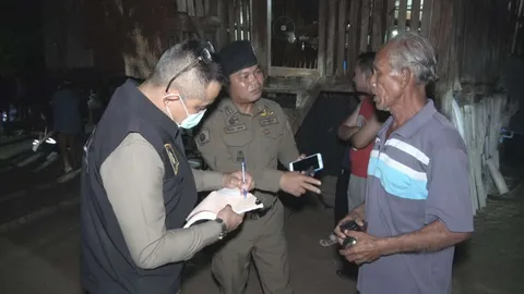 ลูกคลั่งยาคว้ามีดฟันหัวพ่อดับคากระท่อม อ้างจะกินข้าว แต่ถูกด่าจึงโมโห