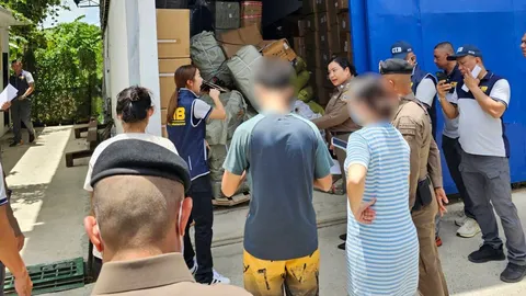 ตำรวจค้นโกดังที่สมุทรปราการ จับนายทุนจีนกับสินค้าหนีภาษีมูลค่ากว่าสิบล้าน