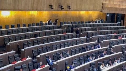 "สว." ถาม "ก้าวไกล" รีบแก้ ม. 272 ทำไม ลั่น เอาบ้านเมืองเป็นหลักก่อน