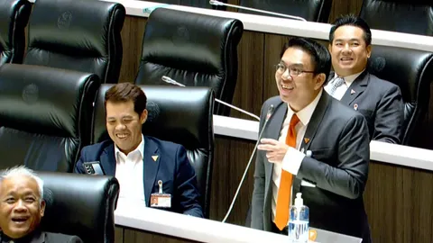 แชร์ว่อน ชอตเด็ด "วิโรจน์" ฝากประธานจี้ สว. ให้เข้าประชุม ถามในสภามากี่คน