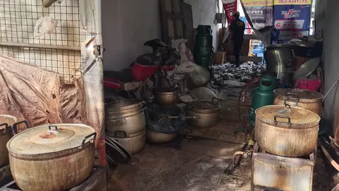 สะอาดติดลบ สกปรกเต็มสิบ ตำรวจบุกจับโรงงานต้มน้ำใบกระท่อมในหาดใหญ่