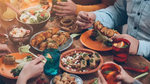 สาวขอวิธีแก้ปัญหา เจอเพื่อนบ้านตรงเวลา ทำเนียนมาหาช่วง "กินข้าว" แทบทุกวัน