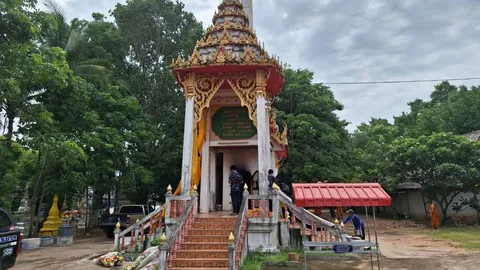 เผาศพ พ่อ-ลูกผูกคอ หนีความจน อึ้ง "น้องข้าว" ทำประกัน แม่ได้ผลประโยชน์