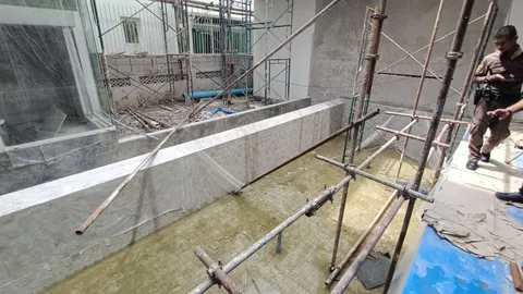 ไฟฟ้าดูดลูกคนงานเมียนมาตกสระที่กำลังสร้าง แม่-อา โดนด้วยบาดเจ็บหมดสติ 3 ราย