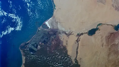 เรือโยงอับปางในคลองสุเอซ หลังชนเรือบรรทุกก๊าซ LPG ตาย 1 ศพ