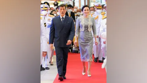 ในหลวง-พระราชินี ทรงเปิดงานโครงการหลวง 54 “ไออุ่นจากขุนเขา เรื่องเล่าสู่ใจกลางเมือง”