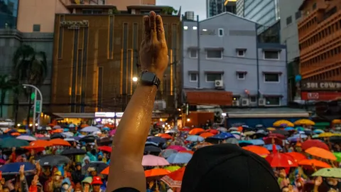 จิตแพทย์แนะ เสพสื่ออย่างไรไม่ให้เครียดเรื่องการเมือง