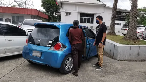 "ป้าบริโอ้" โดนบ้างแล้ว หอบหลักฐานขึ้นโรงพัก จยย.ปาดหน้าปาหินใส่กระจก