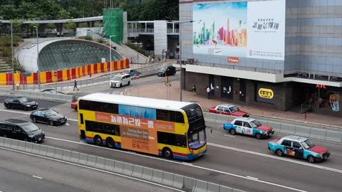 นทท.สาวไทยไปเที่ยวฮ่องกง โดนรถแท็กซี่ 2 คันชนซ้ำ อาการโคม่า