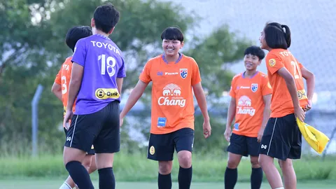 แข้งสาวทีมชาติไทยวัย 17 เผยเรื่องน่ากังวล หลังซ้อมมื้อแรกกับทีมชุดใหญ่ที่ "ฮ่องกง"