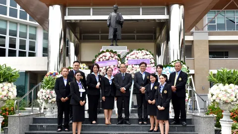 อนุกรรมการประชาสัมพันธ์เนติบัณฑิตยสภา ร่วมวางพวงมาลาเนื่องในวันรพี 