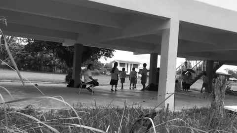 แฉครูพละจอมหื่น มีความสัมพันธ์เด็ก ม.ต้น นับ 10 ทำท้อง 2 ราย ใช้เงินฟาดหัว