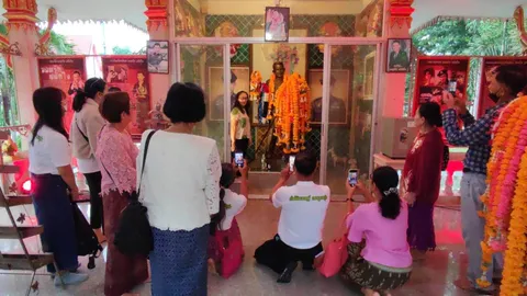 ครอบครัวทำบุญครบรอบ 15 ปี "ยอดรัก สลักใจ" คอหวยไม่พลาด "เลขเด็ด" ลุ้นโชค