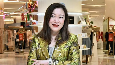 วรลักษณ์ ตุลาภรณ์ ชูพลังผู้หญิงที่ยิ่งใหญ่รับวันแม่เชิญชมงาน "เส้นใยรัก สานสัมพันธ์วันแม่"