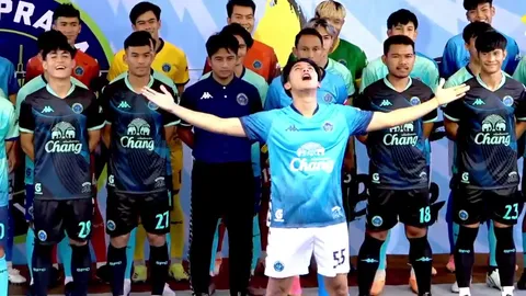 ฝีเท้าไม่ธรรมดา ทีมไทยลีก 2 เปิดตัว "ปิยพล ม่วงมี" ยูทูบเบอร์ดัง ล่าตั๋วไทยลีก 1 (คลิป)