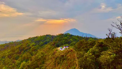 ชวนเที่ยว "สันหนอกวัว" เส้นทางศึกษาธรรมชาติ วิวดีสูงกว่า 1,700 เมตร ที่กาญจน์