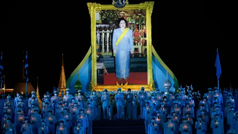 นายกฯ และภริยา จุดเทียนถวายพระพรชัยมงคล 12 สิงหาคม 2566 "พระพันปีหลวง"