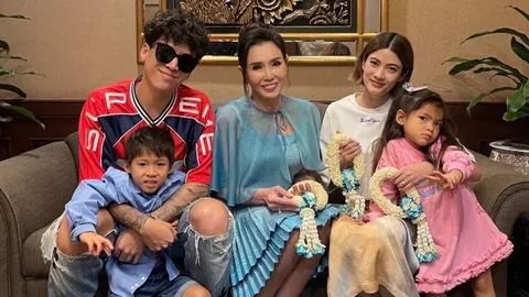 ป๊อก-มาร์กี้ พาลูกๆ ไหว้ย่าปุ๊ก อาภัสรา ในวันแม่ แฟนๆ ตะลึงในความสวยไม่สร่าง