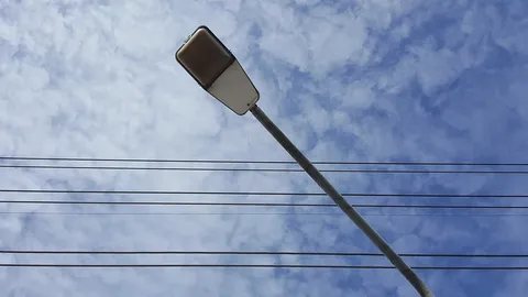 ถนนเลี่ยงเมืองนนทบุรีมืดมาก ไฟส่องสว่างดับเป็นปี สัญจรกลางคืนไม่ปลอดภัย