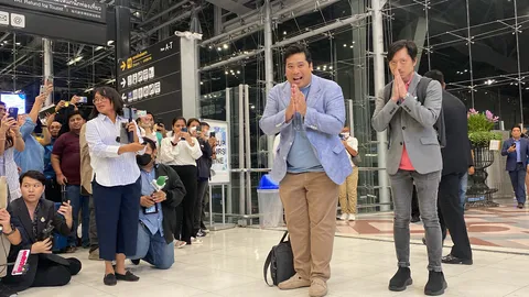 "ท่านอ้น-ท่านอ่อง" บินกลับสหรัฐฯ สำนึกในพระมหากรุณาธิคุณ "ในหลวง" (คลิป)