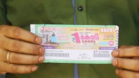 พนง.ทำความสะอาดอินเดียดวงเฮง ลงขันซื้อลอตเตอรี่ถูกรางวัลแจ็กพอตร่วมกัน 11 คน