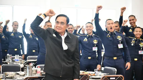 “บิ๊กตู่” ร่วมร้องเพลง คนดีไม่มีวันตาย หลังนักเรียนนายเรืออากาศฯ ทำเซอร์ไพรส์ (คลิป)