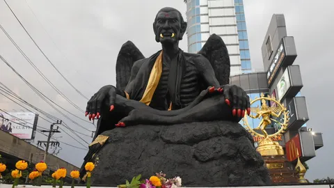 ซัดเป็นอัปมงคลให้ย้าย "ครูกายแก้ว" 2 กลุ่มไม่พอใจ ลัทธิประหลาด