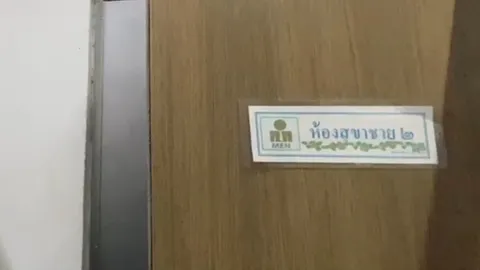 เข้าห้องน้ำปั๊ม เจอเรื่องสยิว หนุ่มโรงงานถูกโรคจิต เคาะประตู-ขออมนกเขา (คลิป)