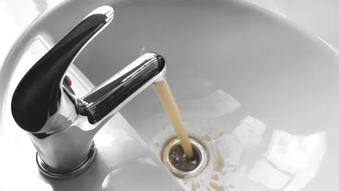 น้ำประปาหมู่บ้านขุ่นเหมือนน้ำโคลน อาบแล้วคัน ใช้ได้แค่รดต้นไม้