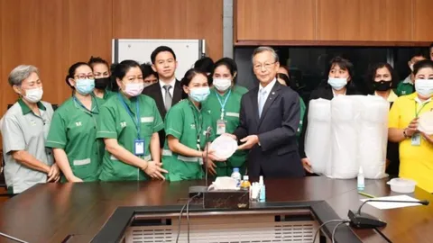 ปชป. แจง “ชวน” แจกของปีใหม่แม่บ้านสภา ไม่ได้ใช้เงินรับรอง แบบรองประธานอ๋อง