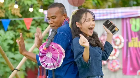 ผู้ใหญ่ลี ศรีบานเย็น EP.15 “รัศมีแข-ญดา” โชว์ร้องเชียร์แขก ร่วมพลิกโฉมหมู่บ้านครั้งใหญ่