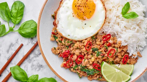 100 เมนูอาหารตามสั่งมีอะไรบ้าง สั่งแบบไม่ซ้ำ หมดปัญหาวันนี้กินอะไรดี 