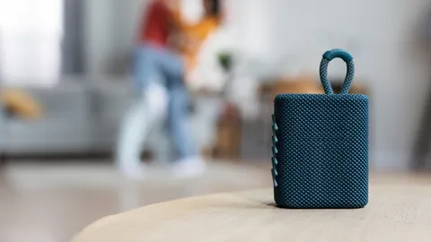 แนะนำ 10 ลำโพงบลูทูธ ยี่ห้อไหนดี 2024 ถูกใจสายปาร์ตี้ เสียงดี เบสแน่น