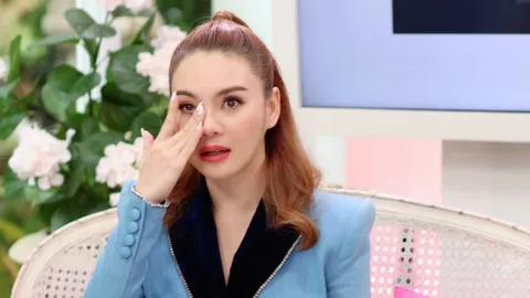 หลิว อาจารียา สวยจนถูกแอนตี้ เคลียร์โดนเม้าท์แรงเป็นเมียน้อยเจ้าของค่าย