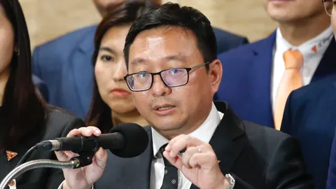 "ชัยธวัช" ยัน ไม่เกี่ยวข้อง ตั้ง "พรรคอนาคตไกล" ยินดี "เศรษฐา" นั่งนายกฯ