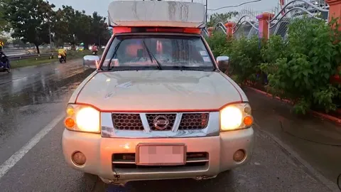 ชายจอดรถเดินลงมานอนพักที่ศาลาก่อนพบเป็นศพ ทิ้งสุนัขไว้บนรถ