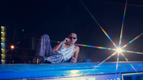 สิงโต นำโชค สวมบทกระเป๋ารถเมล์ ใน MV เพลงใหม่หรอยแรง