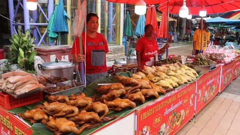 ขอนแก่นวันจ่ายสารทจีนดูเงียบๆ คนซื้อบางตา ส่วนตลาดออกโปรฯ ขนมเทียน-ขนมเข่ง