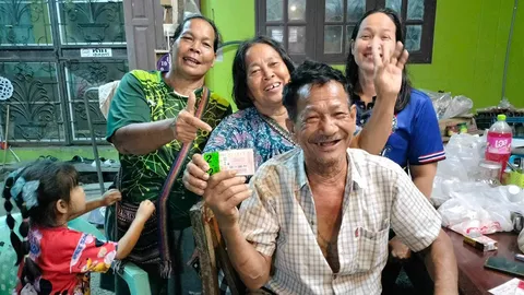 ซื้ออายุแม่ที่ตาย พ่อค้าผลไม้เมืองสุโขทัย ถูกรางวัลที่ 1 รับ 12 ล้าน