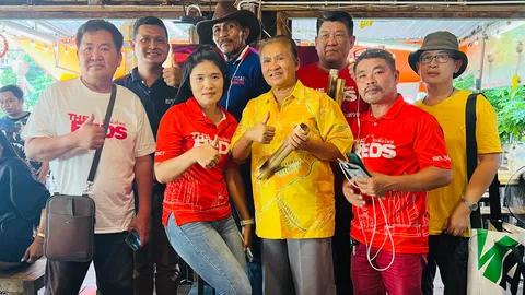 เหลือง-แดง หลอมรวมใจ ก้าวข้ามความขัดแย้ง ขอบคุณ "สีส้ม" ทำให้จับมือกัน