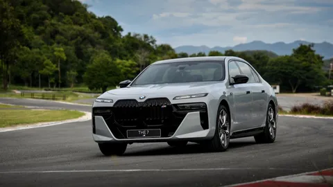 ประกอบไทยราคาดีงาม BMW M760e xDrive ยานแม่ปลั๊กอินไฮบริด วิ่งไฟฟ้าไกล 85 กิโลเมตร 