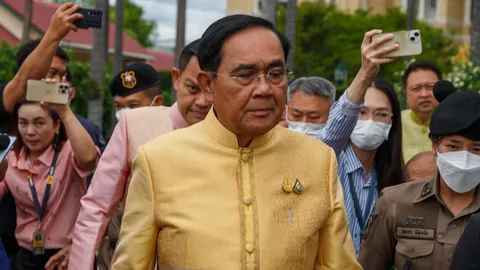 “ดอกไม้” สำหรับ “ลุงตู่” เมื่อ “สูงสุด” คืนสู่ “สามัญ”