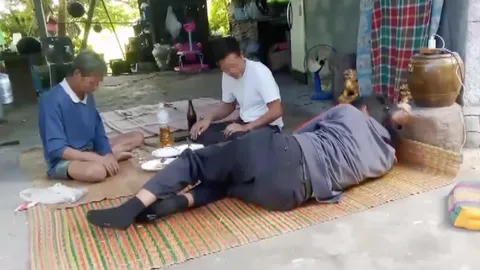 ลูกสาวสุดทน ร้องทหาร ครู รองนายก ชวนพ่อตั้งวงสุรา ทำครอบครัวแตกแยก (คลิป)