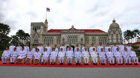 พรในหลวง ปัญญานำชาติ มีกำลังใจทำให้ปชช.เป็นสุข ครม.ใหม่เข้าเฝ้า “ถวายสัตย์” (คลิป)