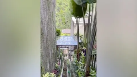 สยอง นาทีลิฟต์รีสอร์ตดังบนเกาะบาหลี ‘สลิงขาด’-ตกกระแทกพื้น ดับ 5 (คลิป)