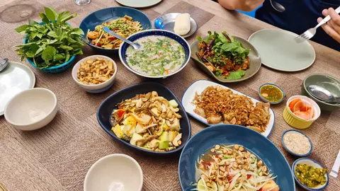 ชวน เที่ยว ชิม ‘ร้านอาหารถิ่น’ ทั้ง 4 ภาค ทั่วประเทศไทย อาหารพื้นเมืองวิถีไทย ที่ต้องลองสักครั้ง