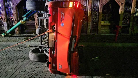 สาวเก็บของเก่า ถูกกระบะตีนผี พุ่งชนลากเกือบ 100 ม. ดับสยองคาถนน