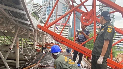 สยองกรุงอีก เครนถล่มฟาดวิศวกรดับ ก่อสร้างอาคาร ม.ประสานมิตร จู่ๆสลิงเกิดขาด